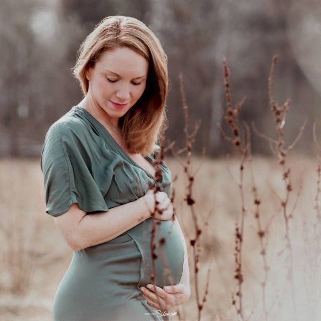 babybauchshooting hannover-babybauch shooting hannover-glow-schwanger sein-hannover-familienfotografin-wunstorf-kreativnus-schmidt-fotografie-outdoor