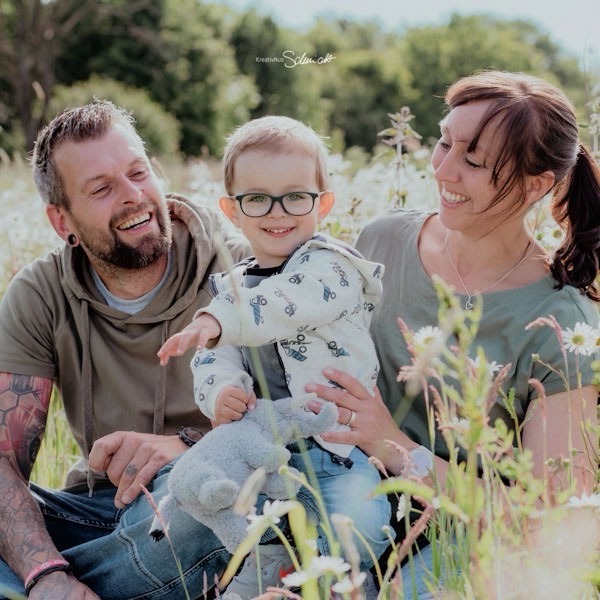 familienfotoshooting-familienshooting-fotoshooting-familie-hannover-wunstorf-kreativnus-schmidt-fotografie-outdoor-sommer-familienfotografin hannover