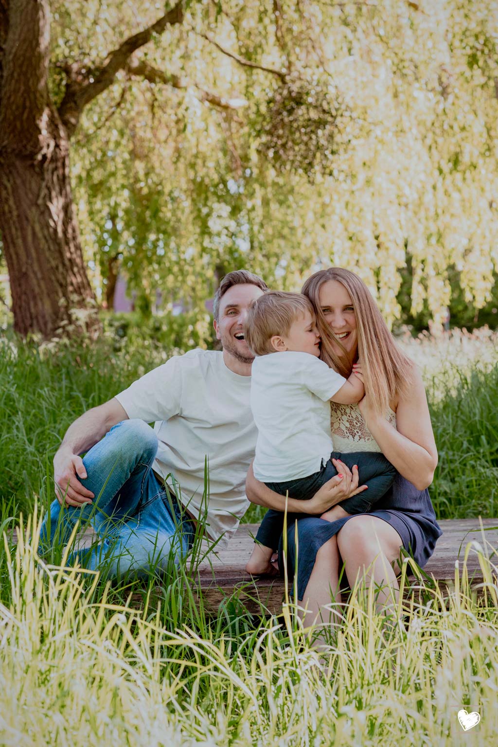 familienshooting-familienfotoshooting-familienfotografin-hannover-familienfotos-fotografin-wunstorf-kreativnus-schmidt-fotografie